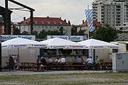Augustiner Kantine, mit dem Rücken zum Augustiner Zelt (©Foto: MartiN Schmitz)